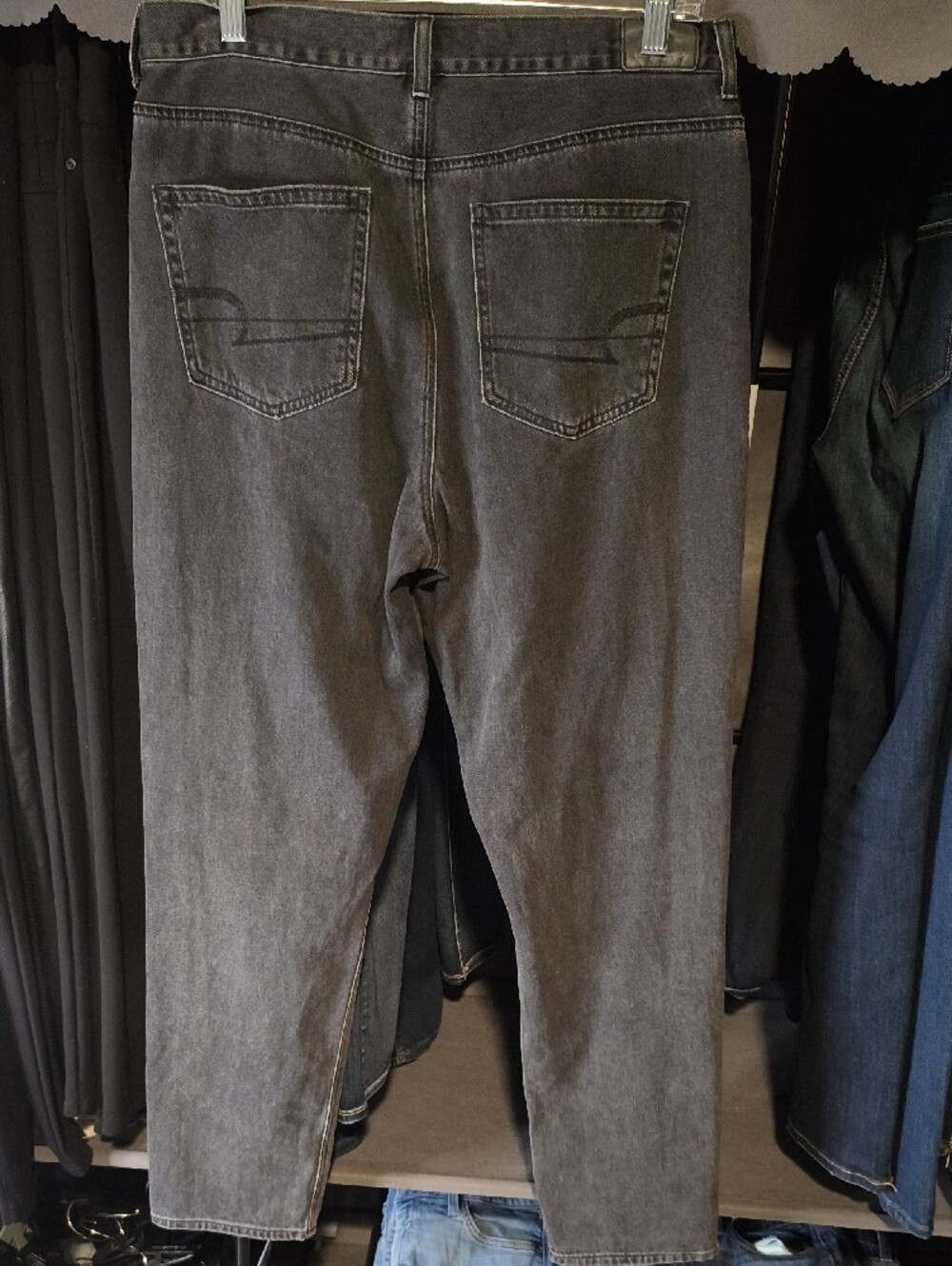 S1140 Mom Jeans Black Wash w/29.5" Inseam👖American Eagle Women's Size 12 - Picture 8 of 10